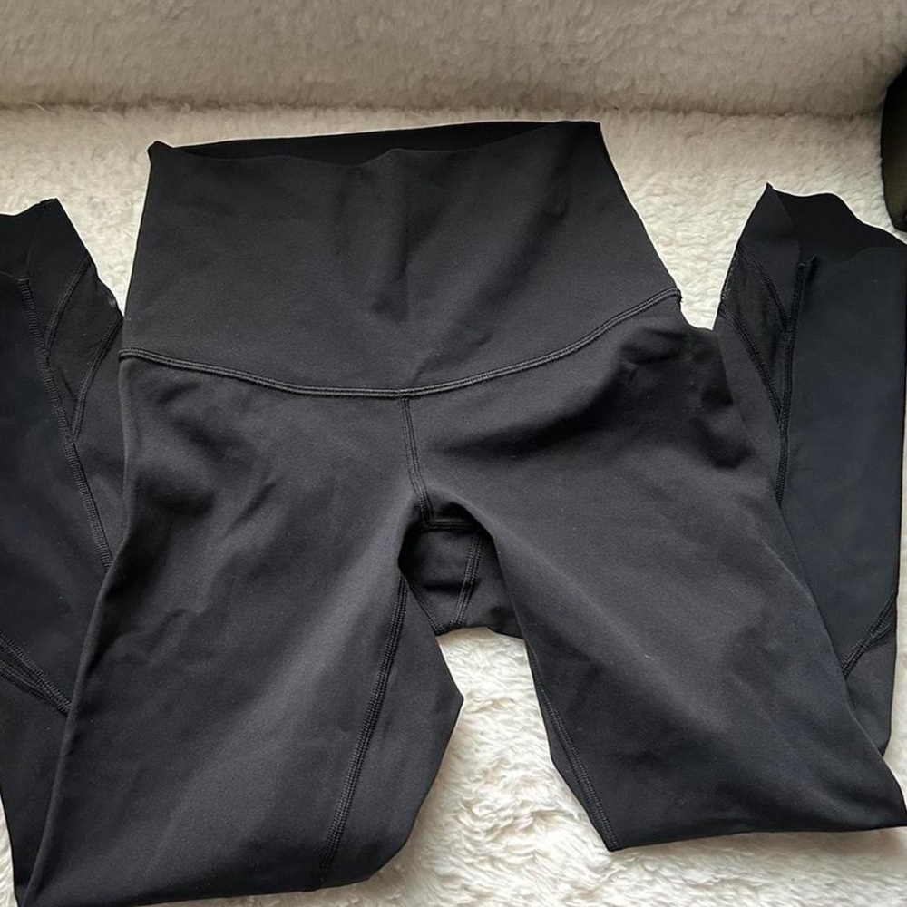 Lululemon Scalloped Hem Capri Leggings